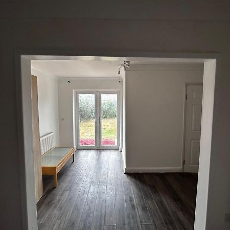 The Ruislip Apartment Bagian luar foto