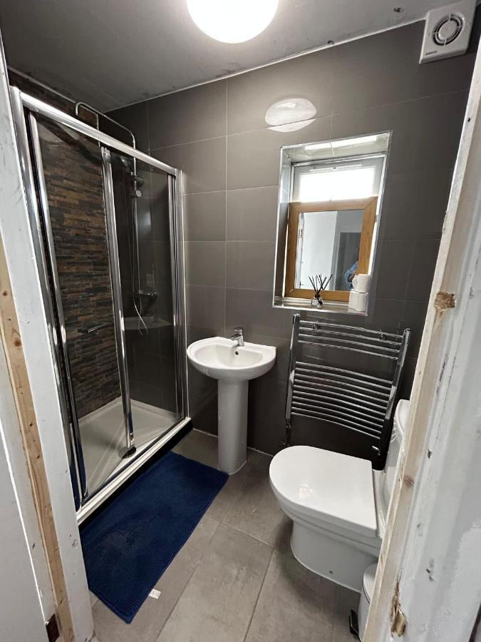 The Ruislip Apartment Bagian luar foto