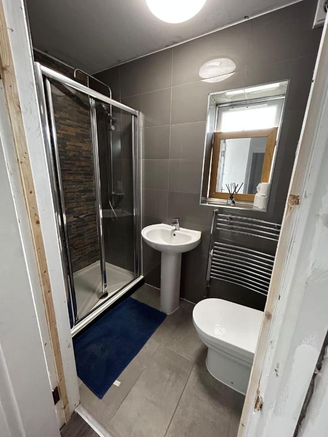The Ruislip Apartment Bagian luar foto